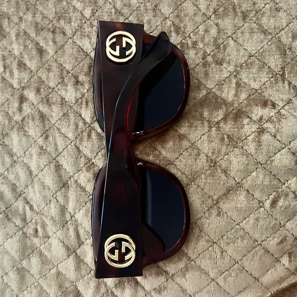 Gucci large brown tortoise sunglasses - Picture 1 of 7